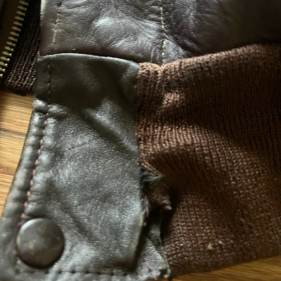 Vintage Men's Dark Brown Leather motorcycle Jacket, size S. - Picture 3 of 10